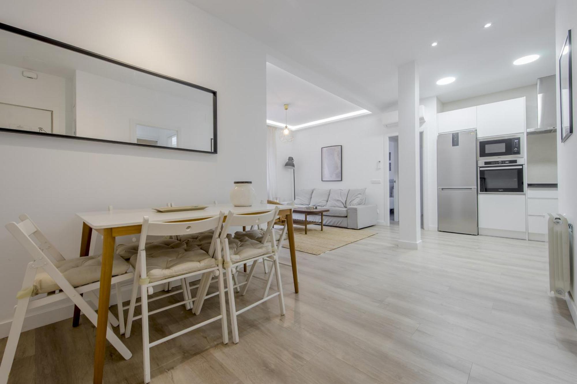 Elegante Apartamento En El Centro De Madrid-Rastro Apartment Luaran gambar